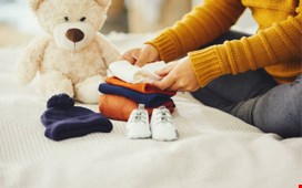 چگونه لکه لباس کودک را پاک کنیم؟